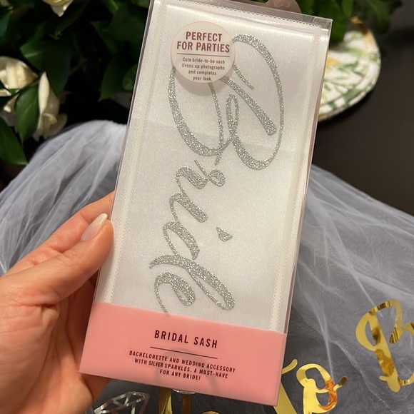 Bridal/bachelorette sash and vail - Picture 2 of 5